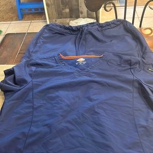 Dickies 2X scrub set in good condition